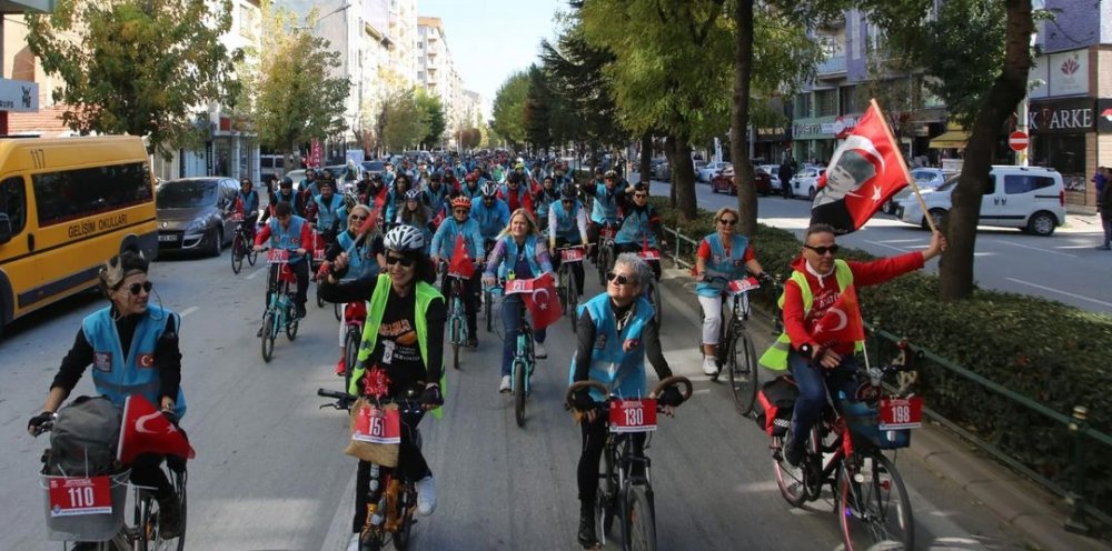 Milli bayram kortejlerinden bir kare