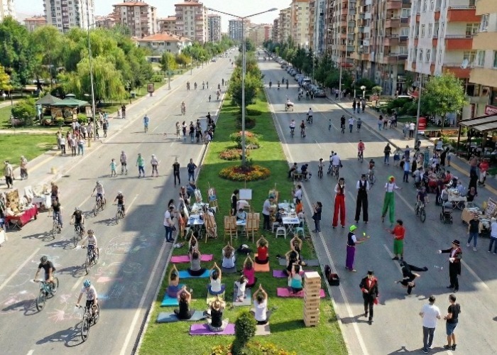 Eskişehir’de Pazar Günü Devrimi: Yolları Araçlara Kapatmak mı, Hayata Açmak mı?